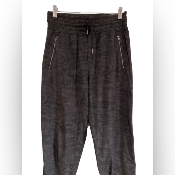 Athleta Camden Printed Athletic Jogger Pant in Black Moire - Picture 6 of 12